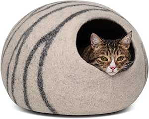 Cozy Wool Cat Cave Bed – Handcrafted Enclosed Hideaway